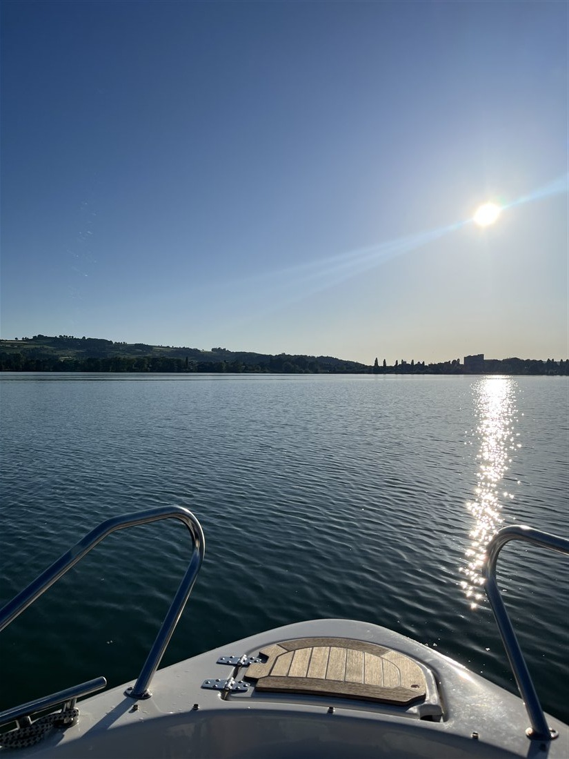 Abendsonne über dem Sempachersee vom Boot aus